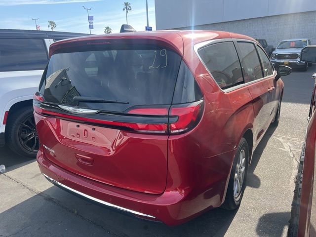 Used 2025 Chrysler Pacifica Select FWD image 10
