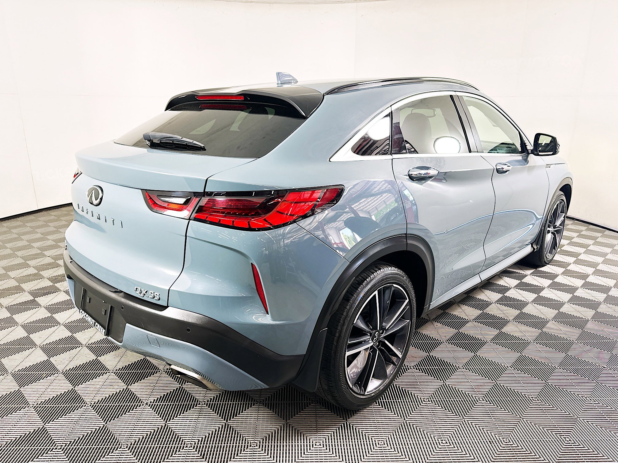 Used 2023 INFINITI QX55 Luxe w/ Cargo Package image 3