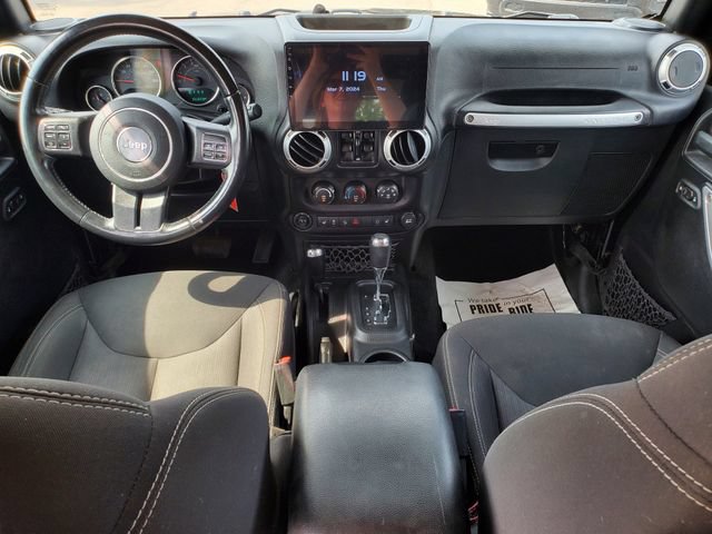 Used 2016 Jeep Wrangler Unlimited Sahara w/ Dual Top Group AWD/4WD image 5