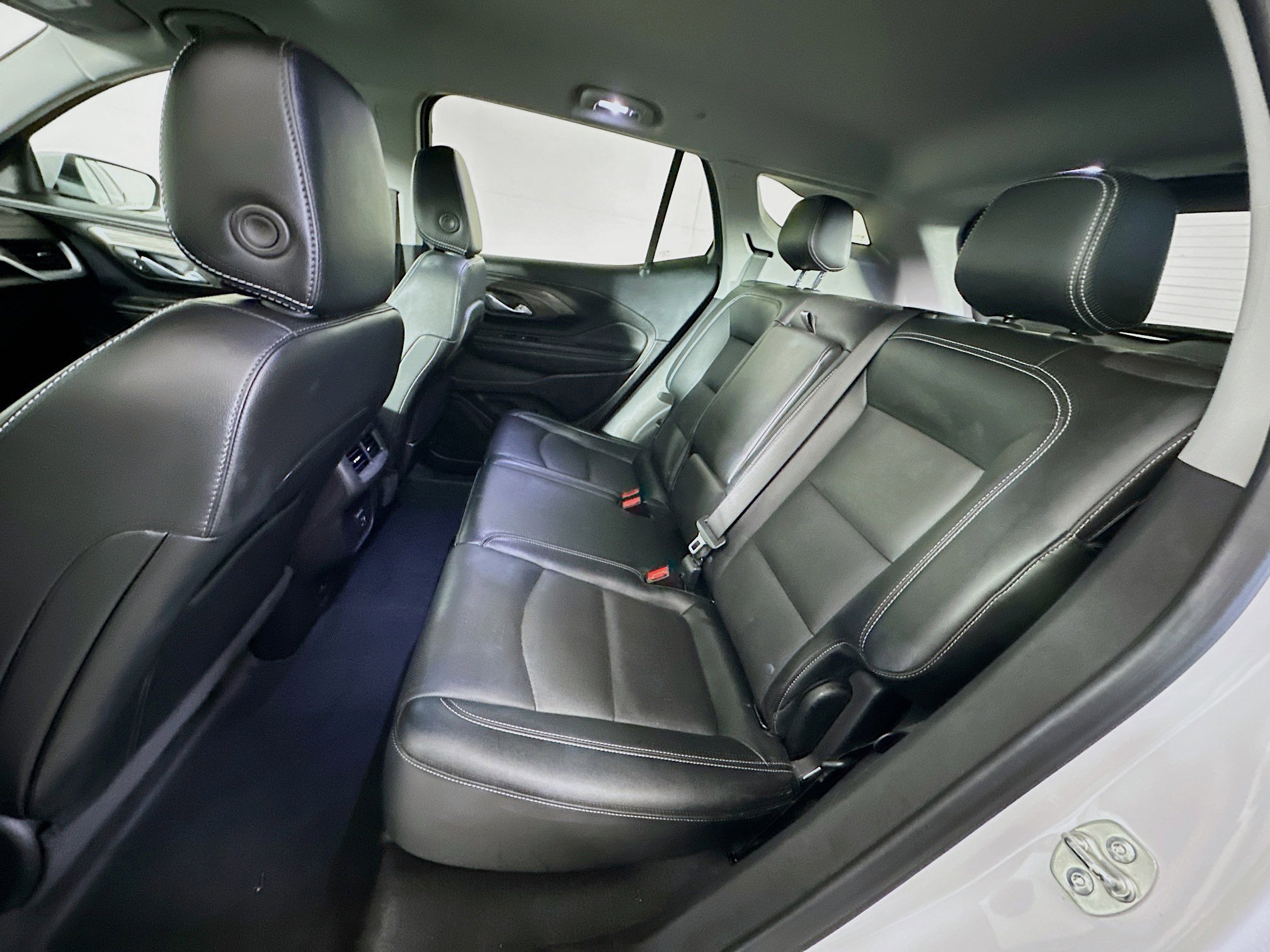 Used 2024 GMC Terrain SLT image 27