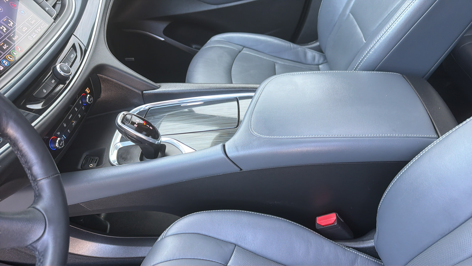 Used 2020 Buick Enclave Premium w/ Sun and Sites Package FWD image 23