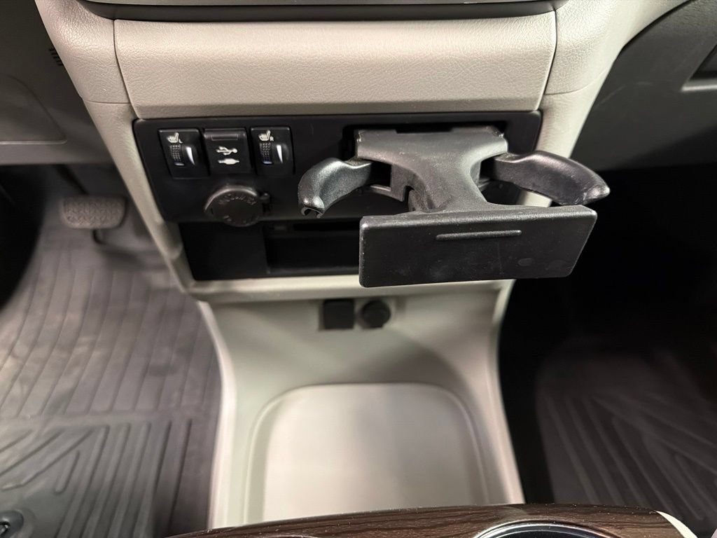 Used 2020 Toyota Sienna XLE Premium FWD image 14