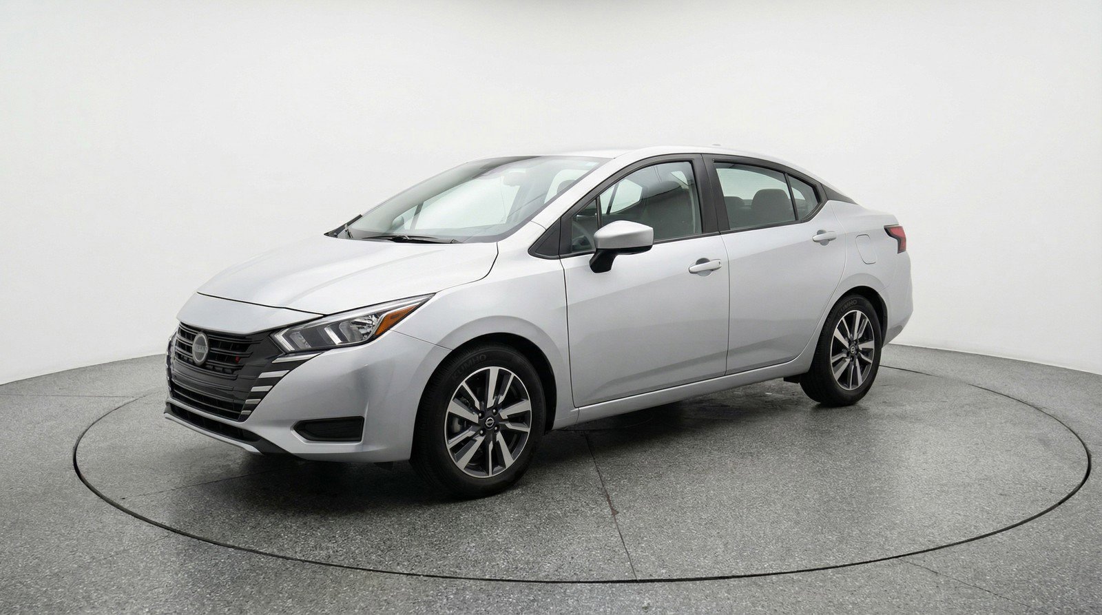 Used 2025 Nissan Versa SV image 3