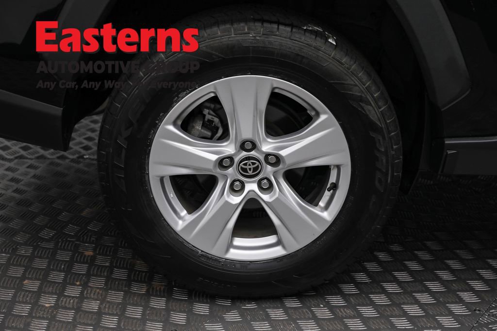 Used 2021 Toyota RAV4 XLE w/ Convenience Package image 31