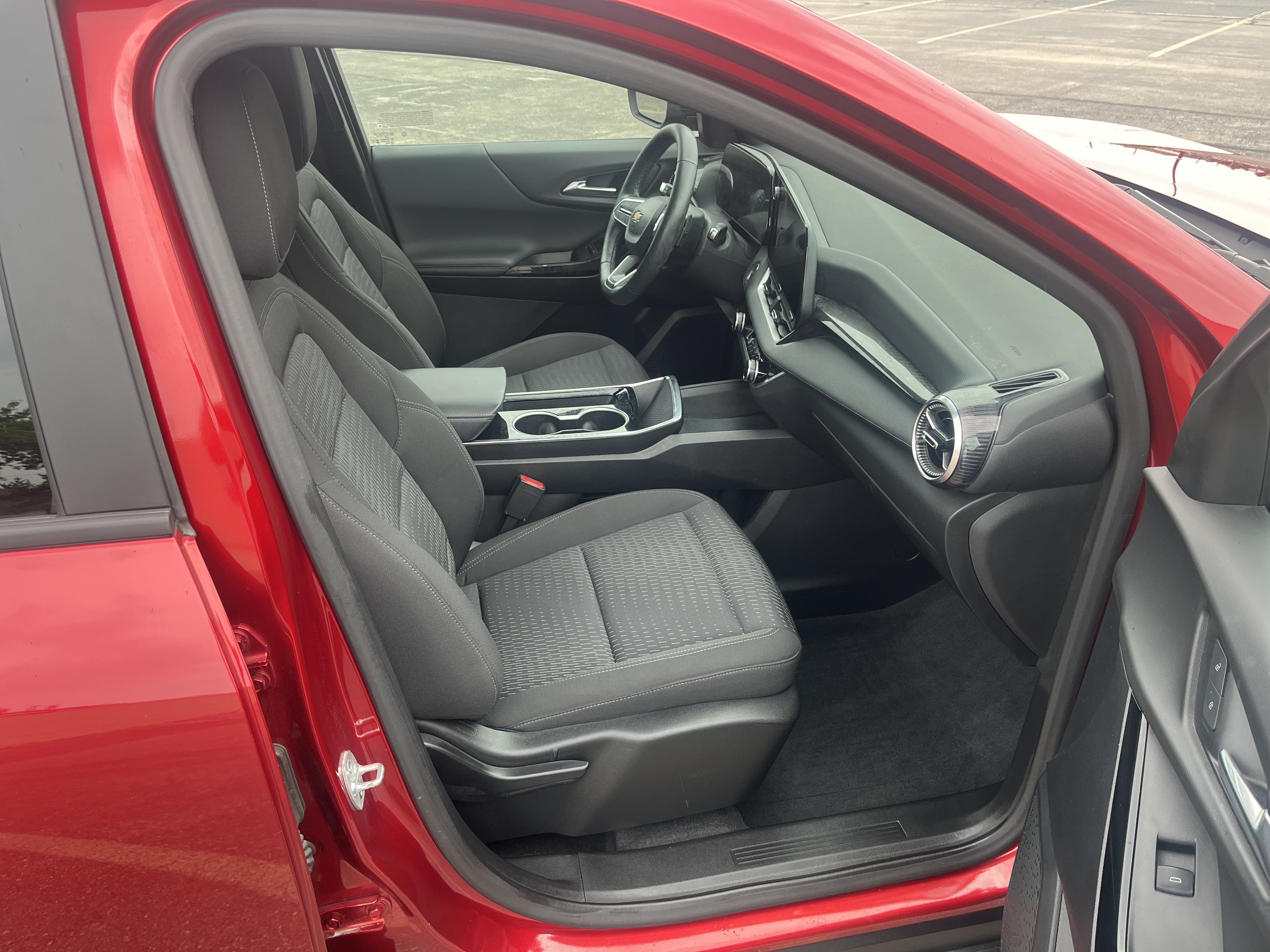 Used 2025 Chevrolet Equinox LT w/ Safety and Technology Package FWD image 14