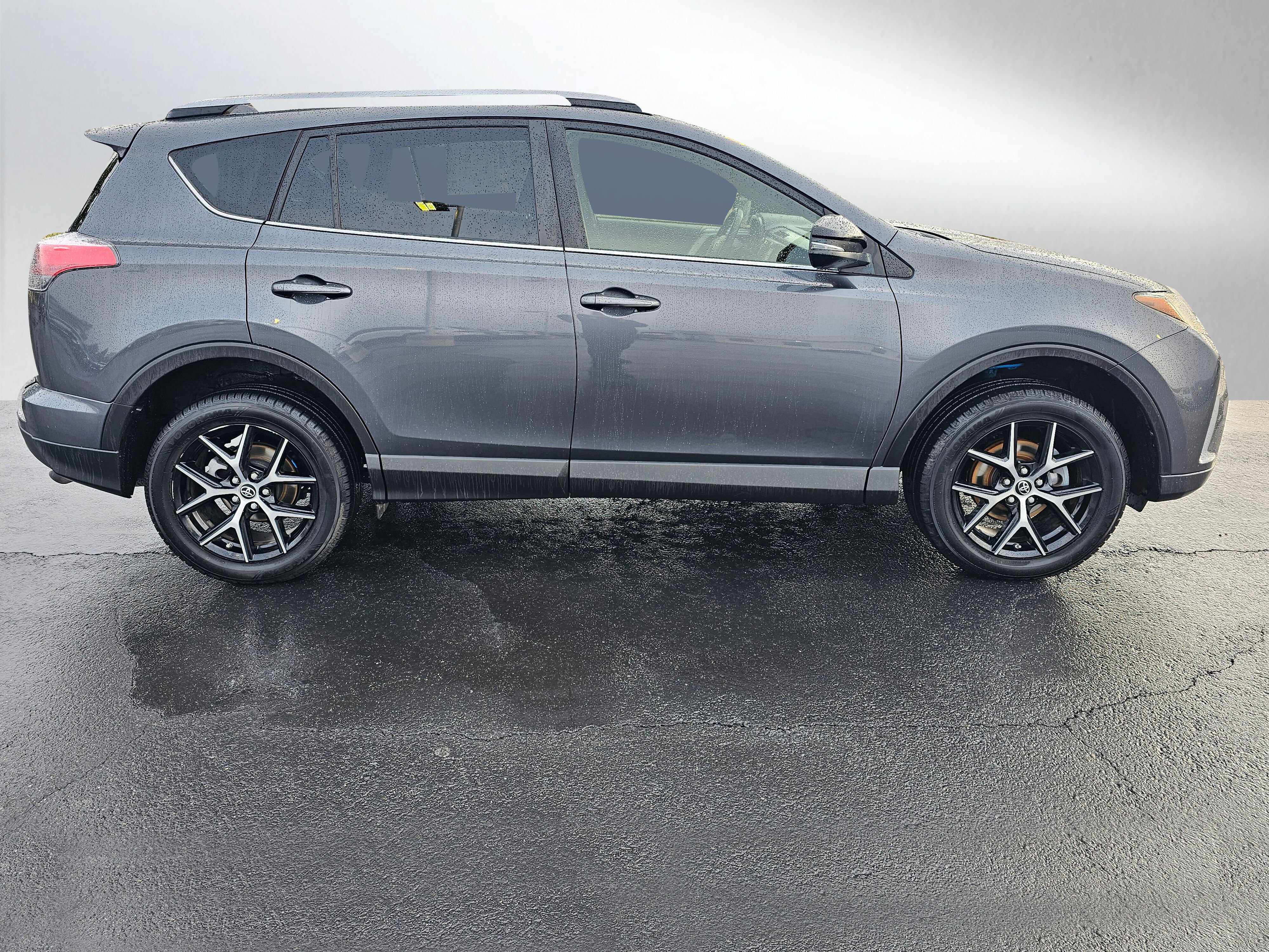 Used 2017 Toyota RAV4 SE w/ Power Extra Value Package AWD/4WD image 34