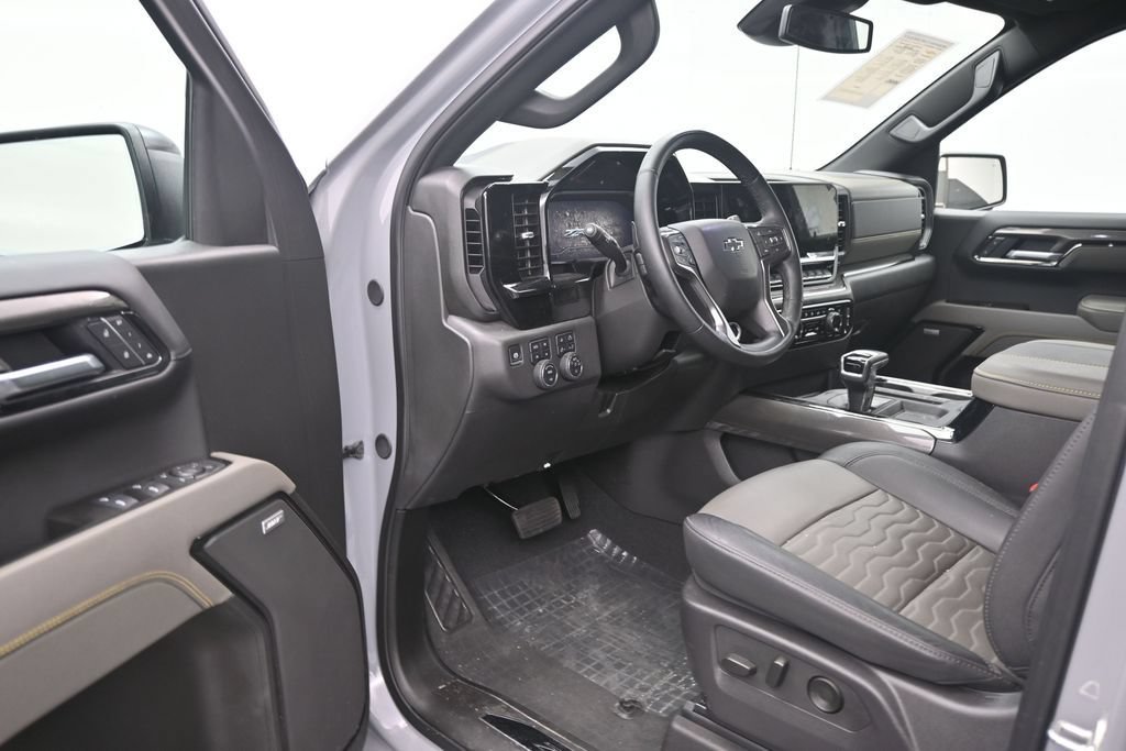 Used 2025 Chevrolet Silverado 1500 ZR2 AWD/4WD image 10