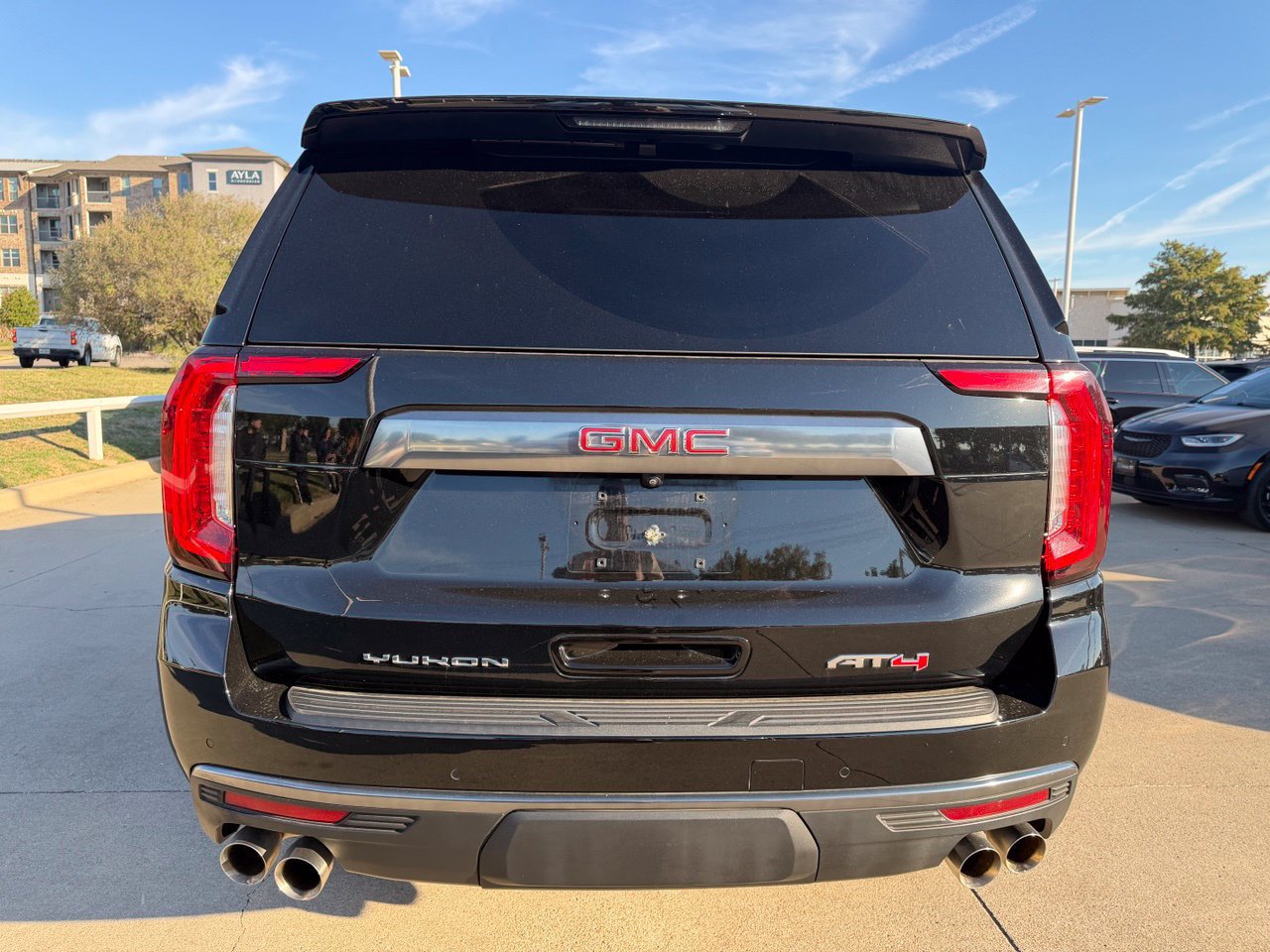Used 2022 GMC Yukon AT4 AWD/4WD image 3