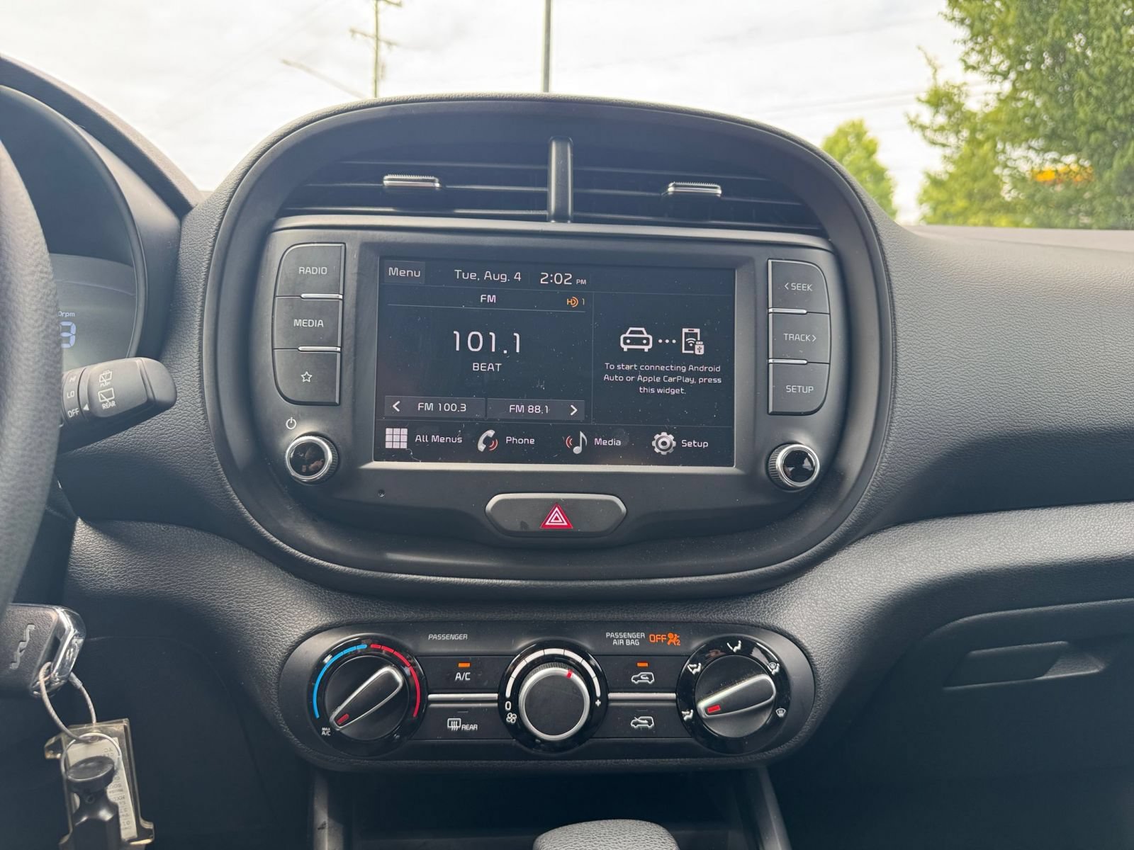Used 2025 Kia Soul LX w/ LX Technology Package FWD image 17