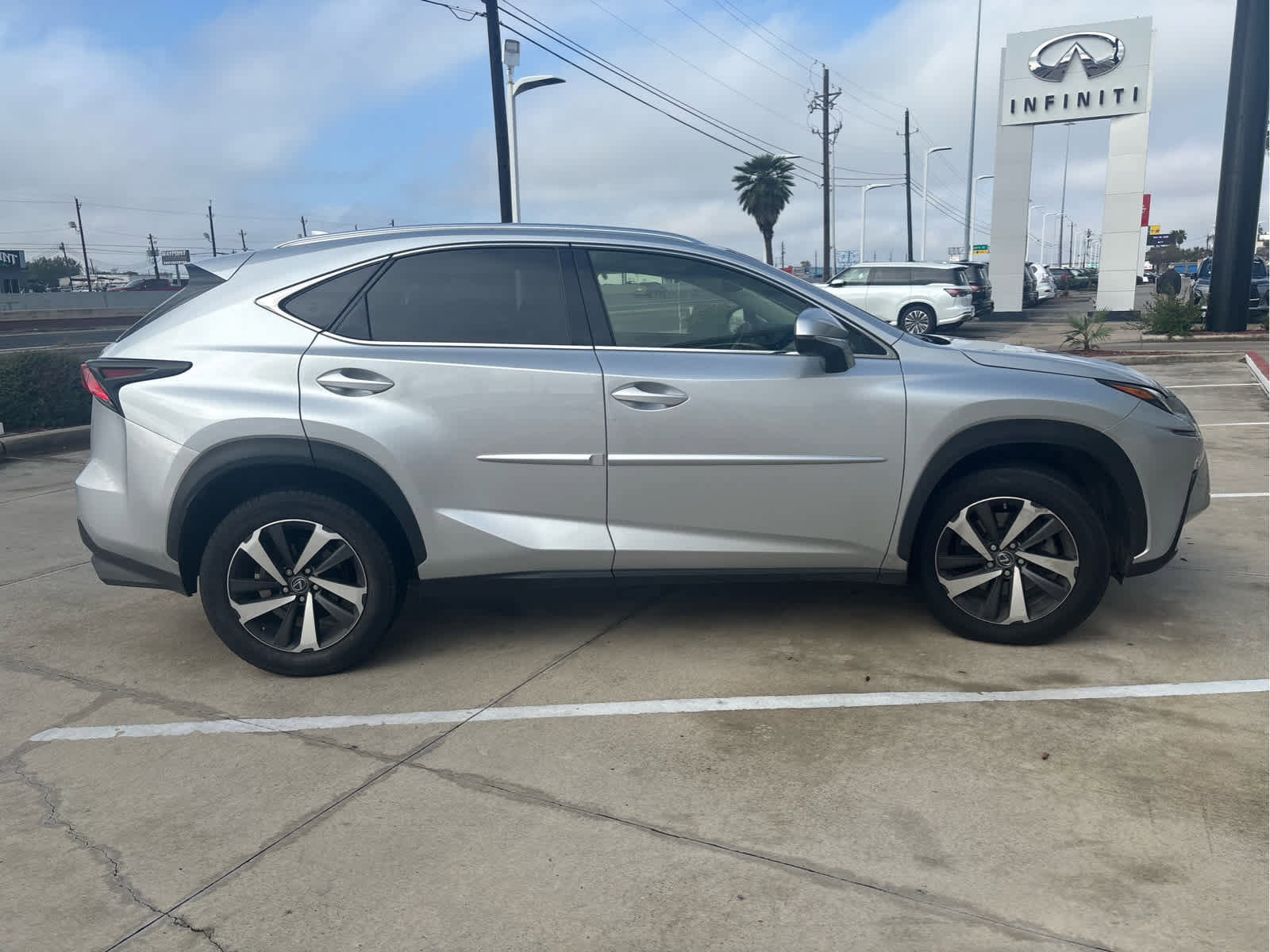 Used 2019 Lexus NX 300 FWD image 4