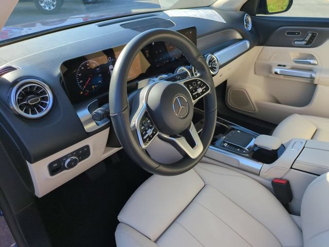 Used 2023 Mercedes-Benz GLB 250 4MATIC w/ Premium Package image 15