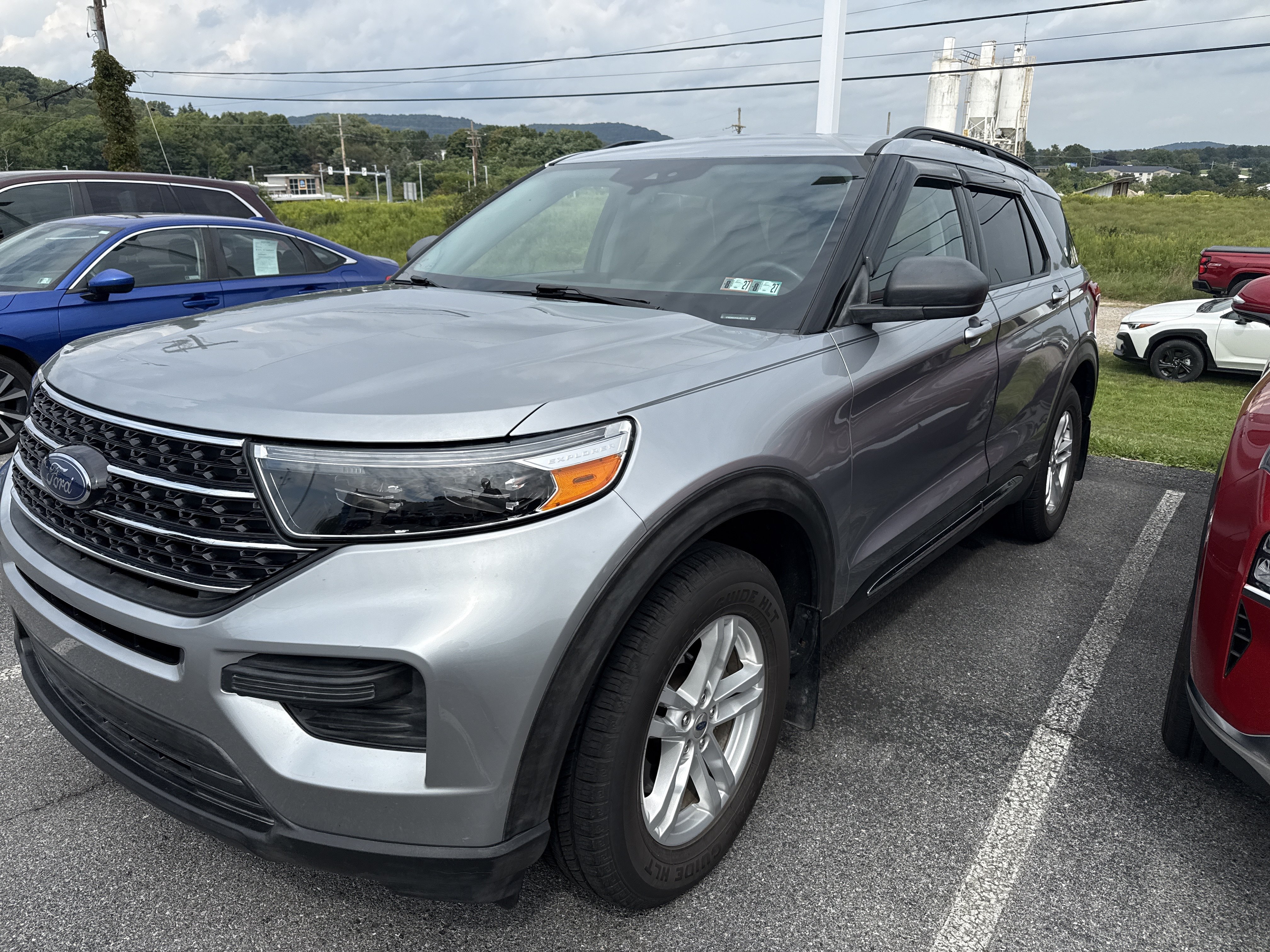 Used 2020 Ford Explorer XLT w/ Comfort Package AWD/4WD image 7