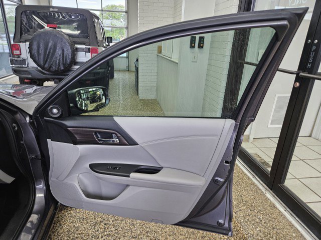 Used 2017 Honda Accord EX-L image 14