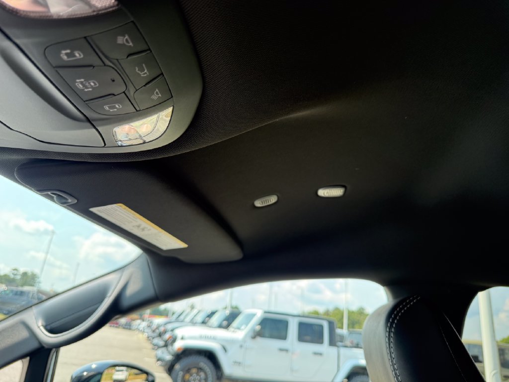 New 2027 Chrysler Pacifica Select FWD image 14