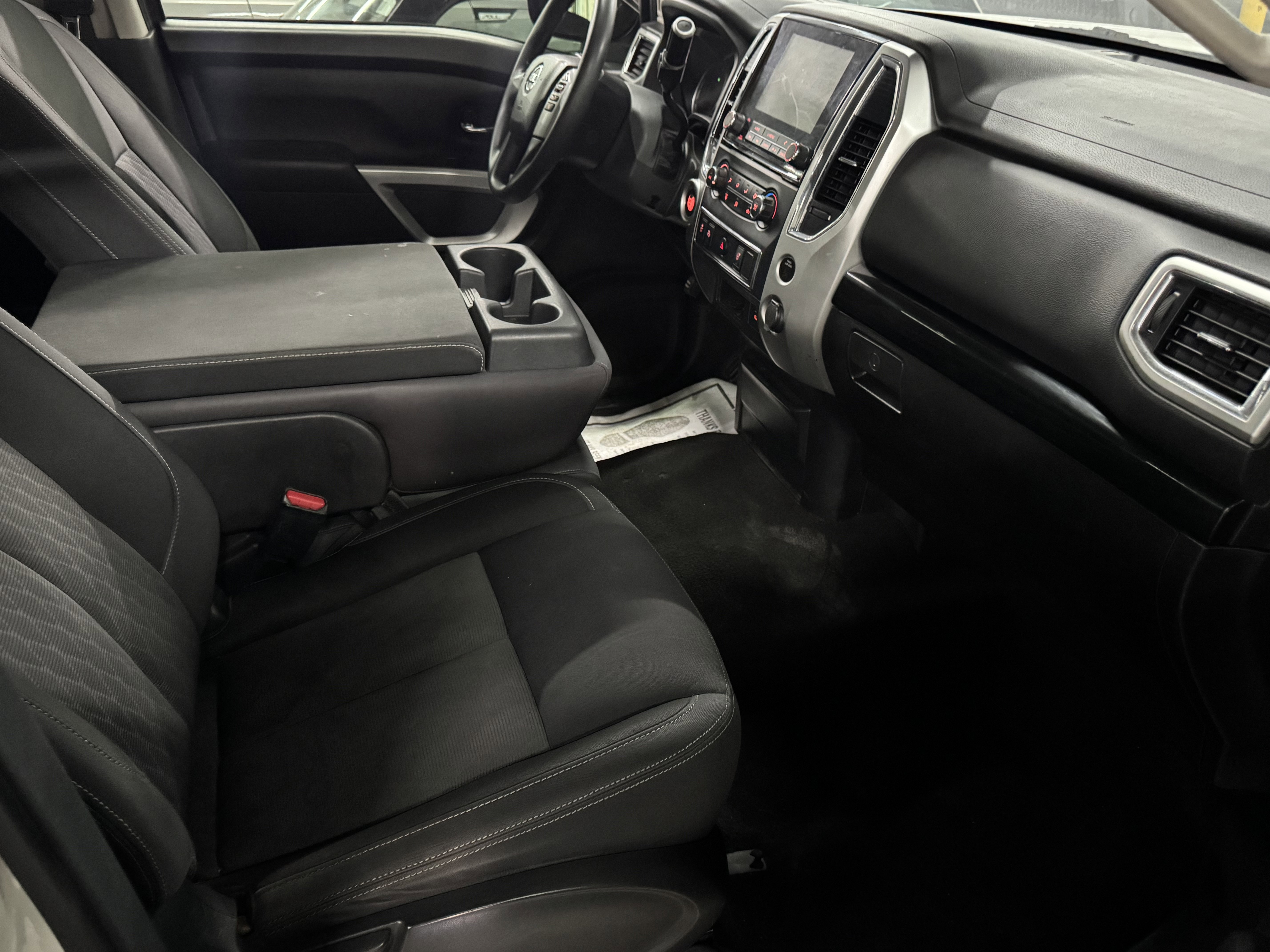 Used 2020 Nissan Titan SV image 15