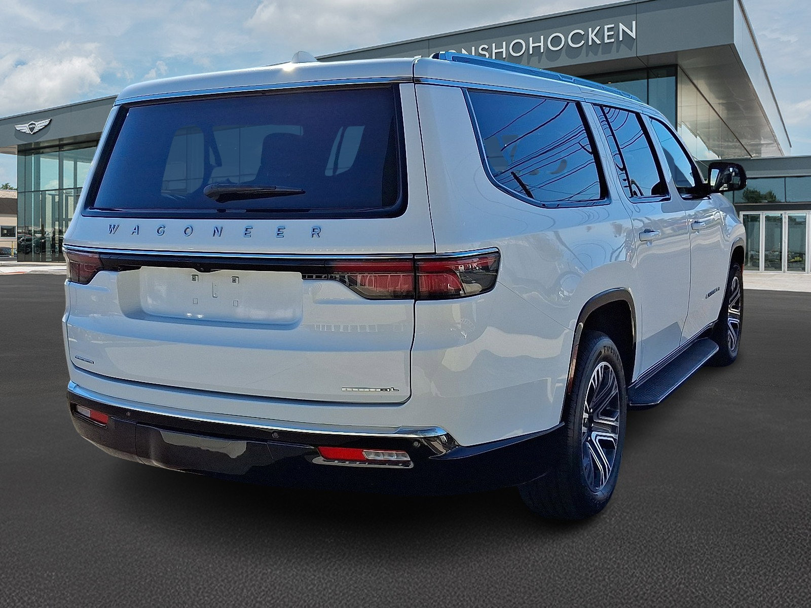 Used 2023 Jeep Wagoneer L Series II image 6