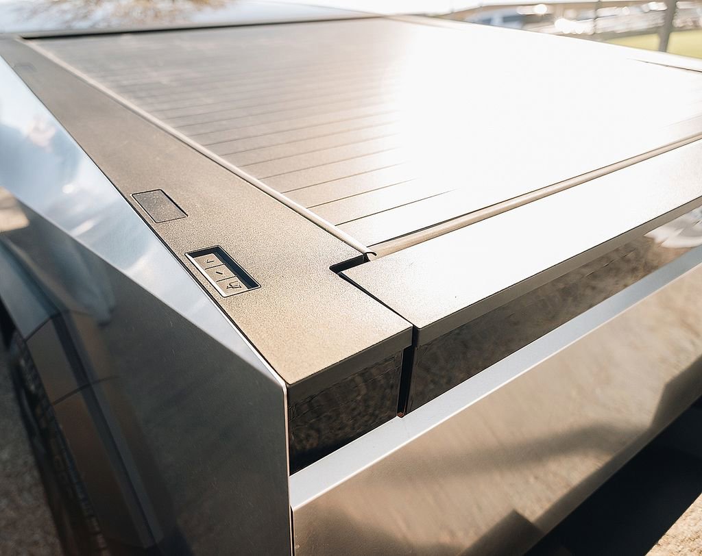 Used 2024 Tesla Cybertruck AWD Crew Cab image 24