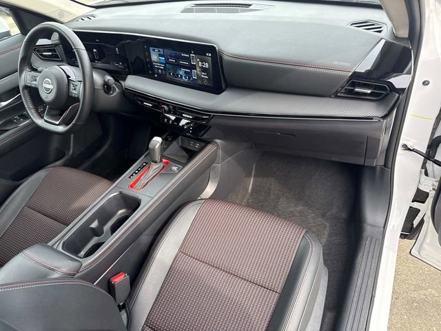 Used 2025 Nissan Kicks SR FWD image 18