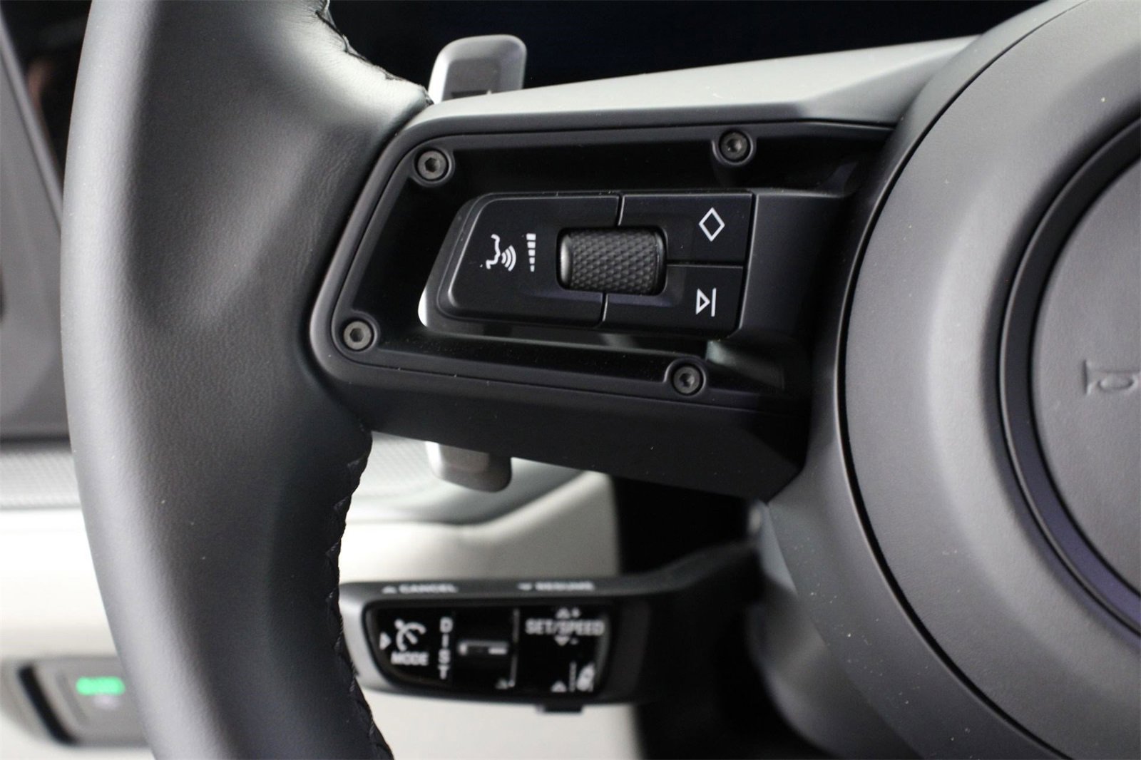 Used 2025 Porsche Cayenne S image 14