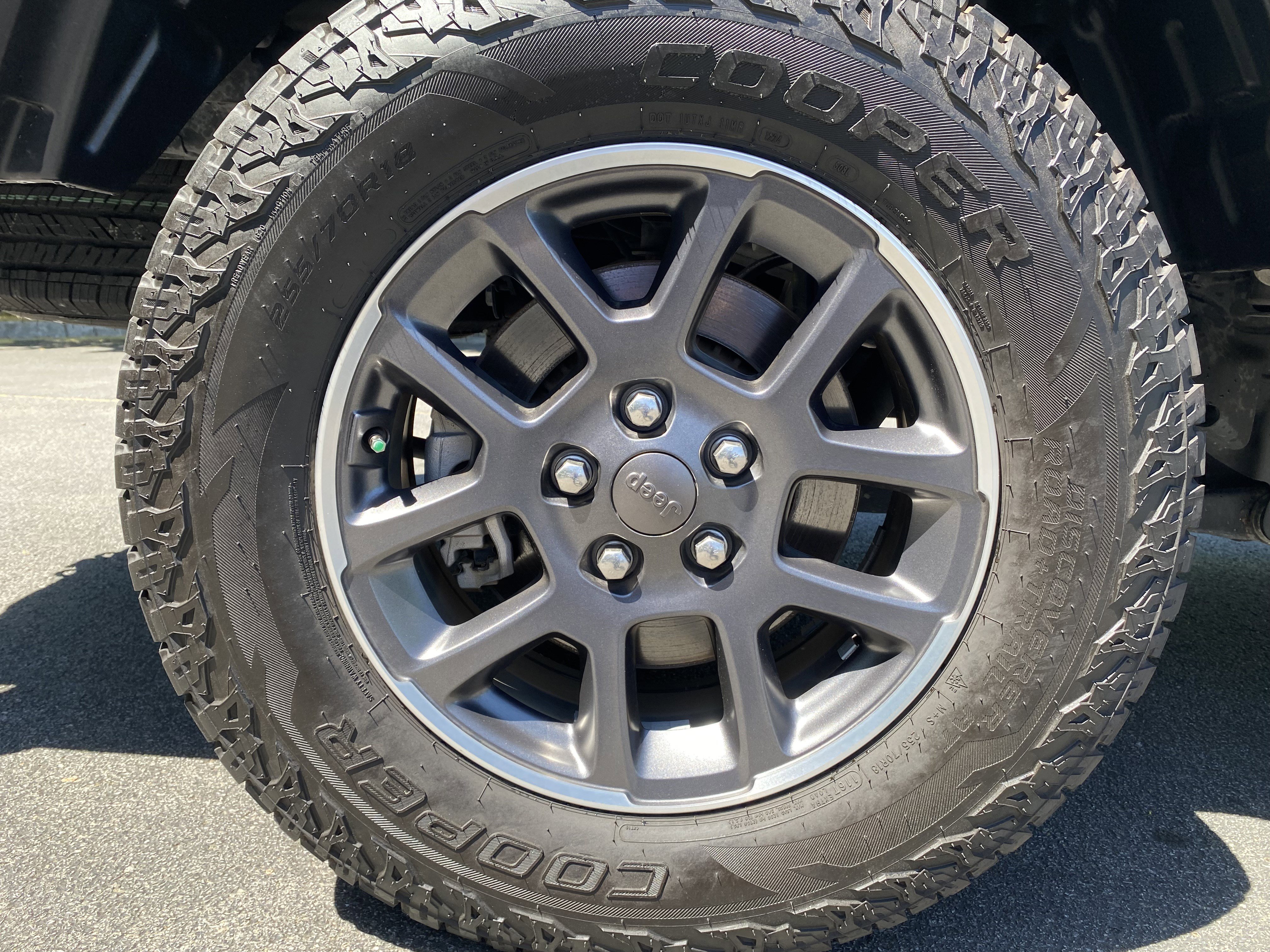 Used 2020 Jeep Gladiator Overland AWD/4WD image 41