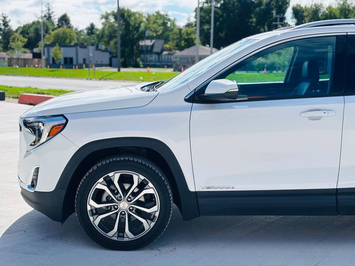 Used 2021 GMC Terrain SLT w/ Infotainment Package II AWD/4WD image 16