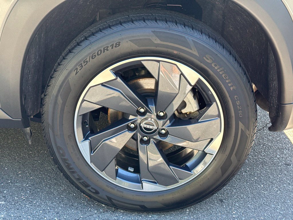 Certified 2024 Nissan Rogue SV FWD image 13