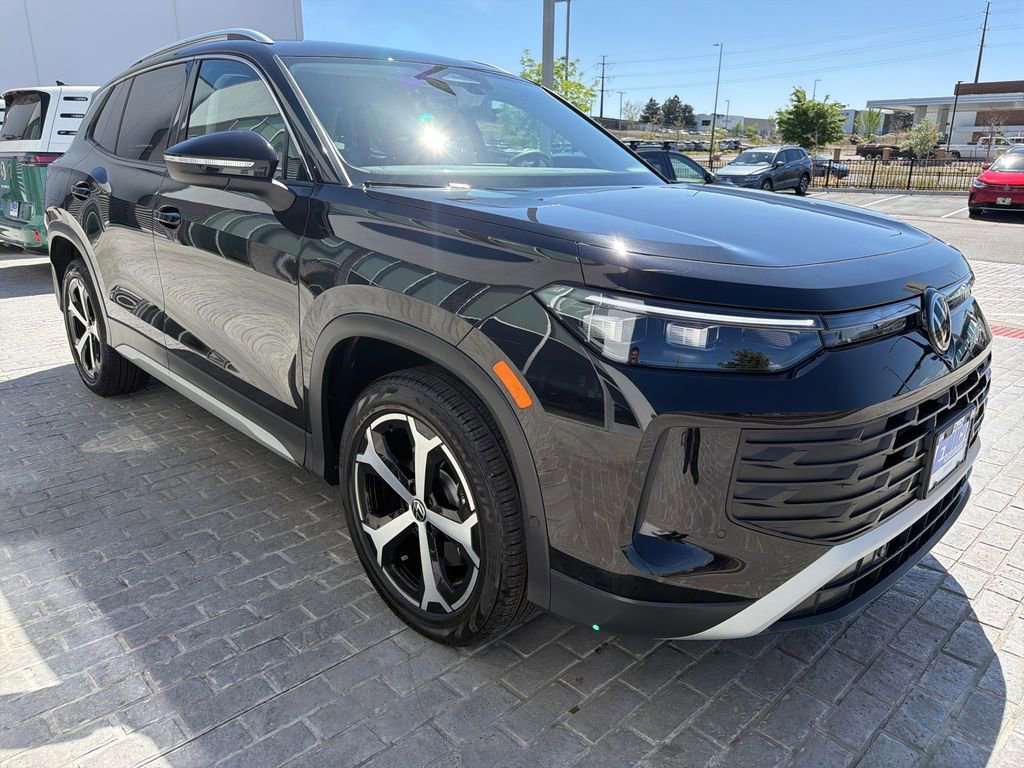 Certified 2025 Volkswagen Tiguan SE AWD/4WD image 9