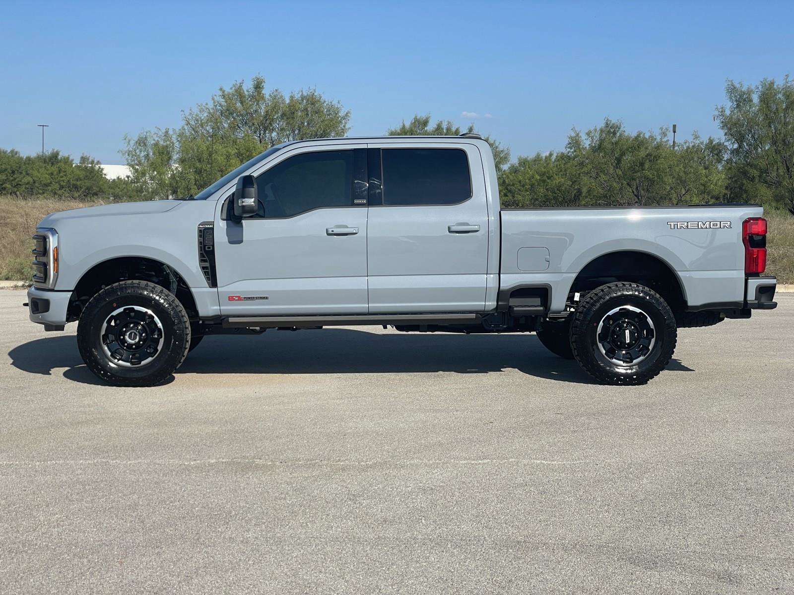 New 2025 Ford F250 Platinum w/ Tremor Off-Road Package image 4