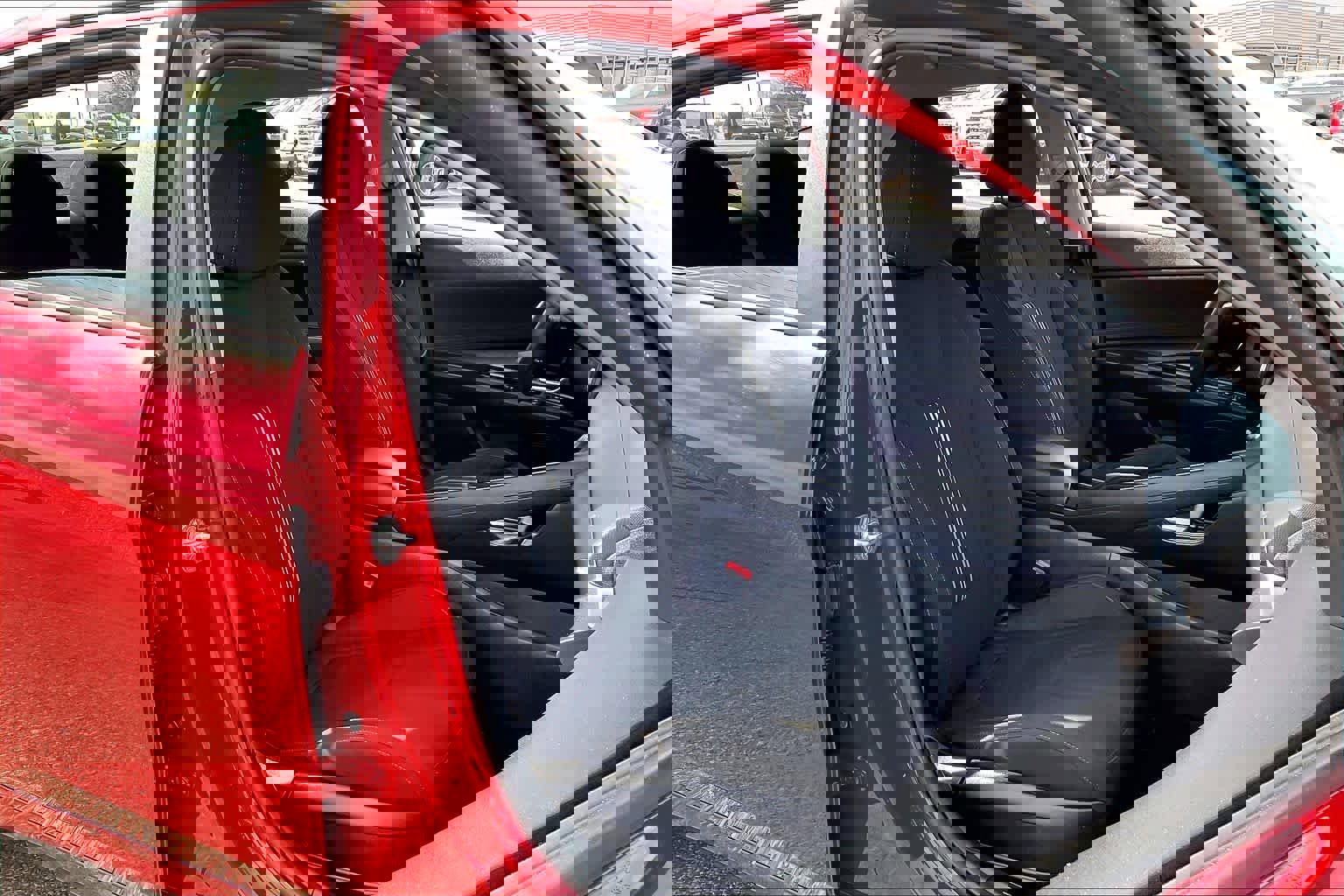 Used 2023 Hyundai Elantra SEL w/ Preferred Accessory Package image 9