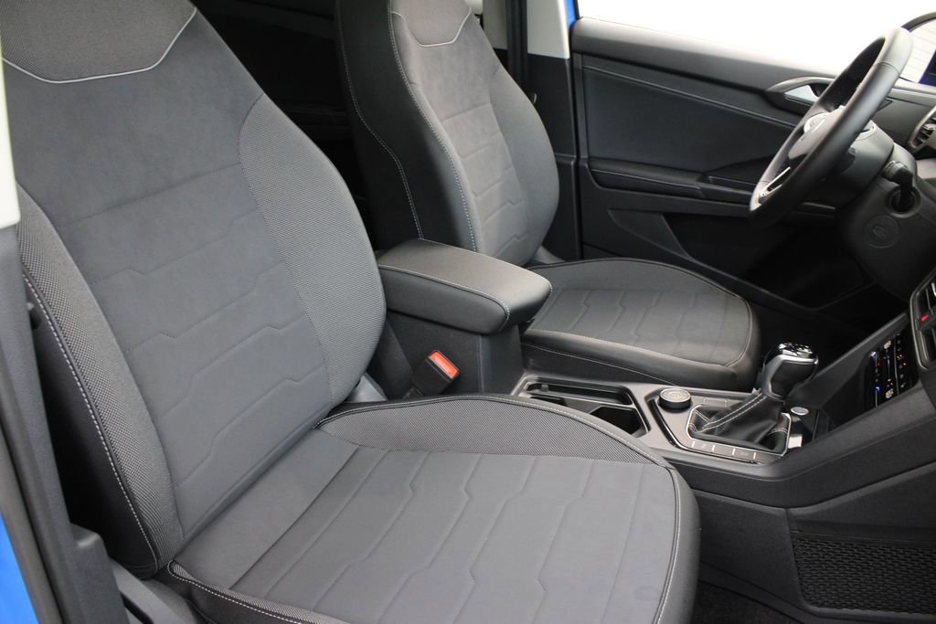 Used 2025 Volkswagen Taos SE AWD/4WD image 24