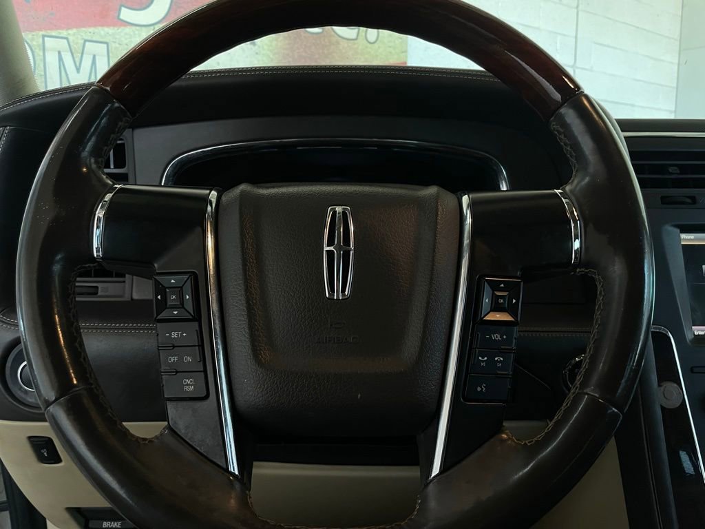 Used 2015 Lincoln Navigator 4WD w/ Equipment Group 101A Reserve image 21