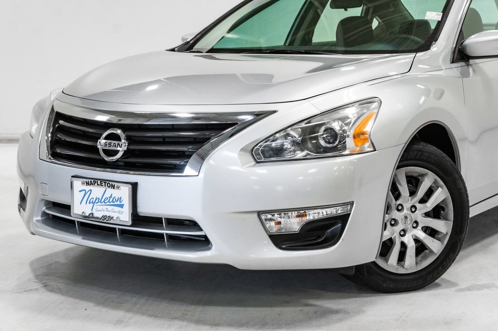 Used 2014 Nissan Altima 2.5 S w/ Display Audio Package FWD image 2