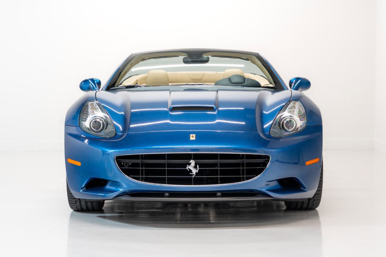 Used 2010 Ferrari California RWD image 2