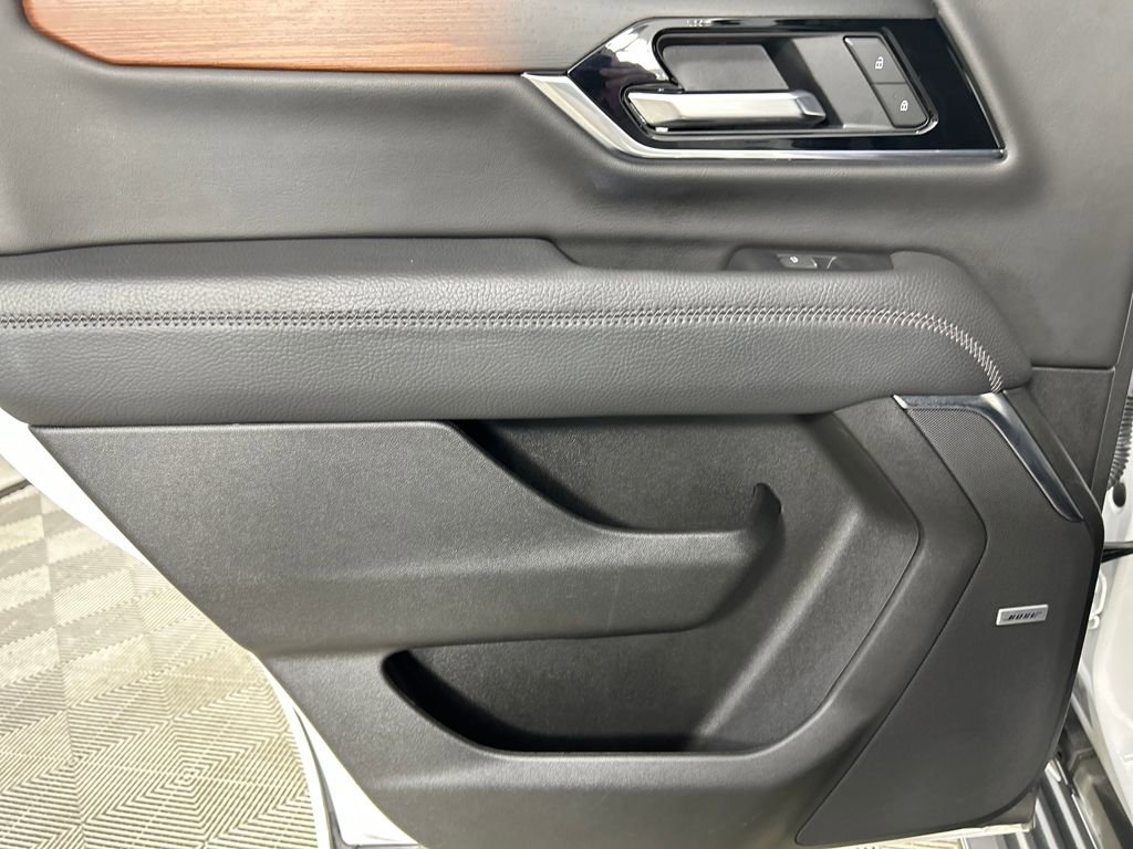 Used 2025 GMC Yukon Denali AWD/4WD image 17