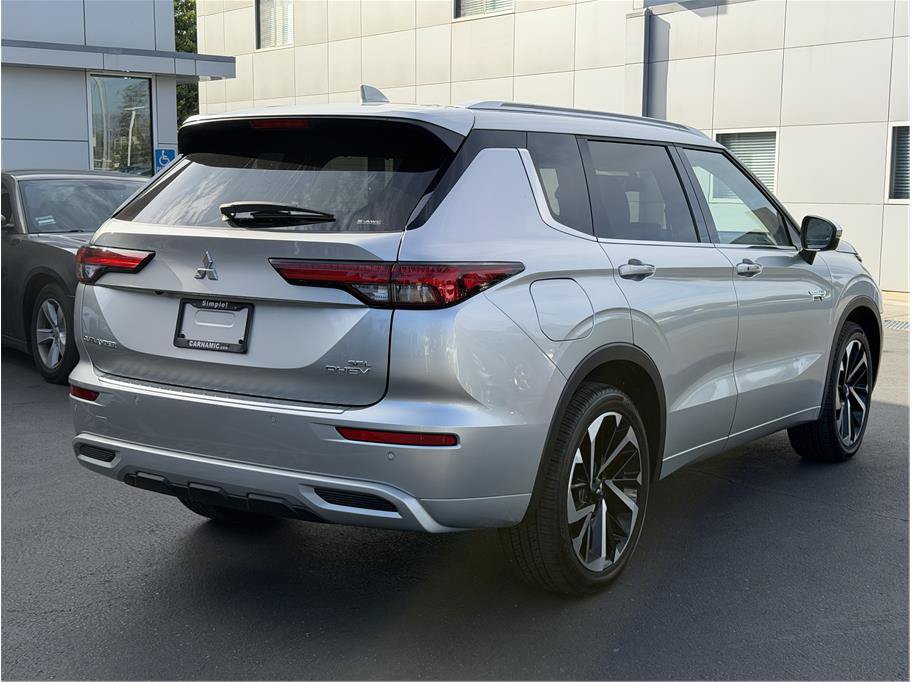 Used 2025 Mitsubishi Outlander 4WD Plug-In Hybrid image 5