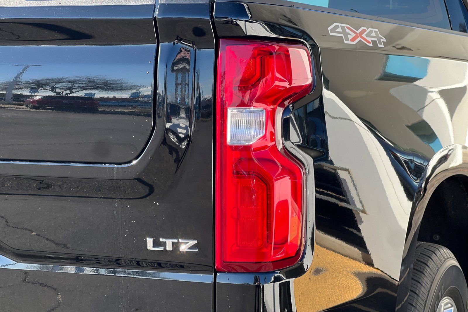 Used 2022 Chevrolet Silverado 1500 LTZ w/ LTZ Convenience Package II image 38