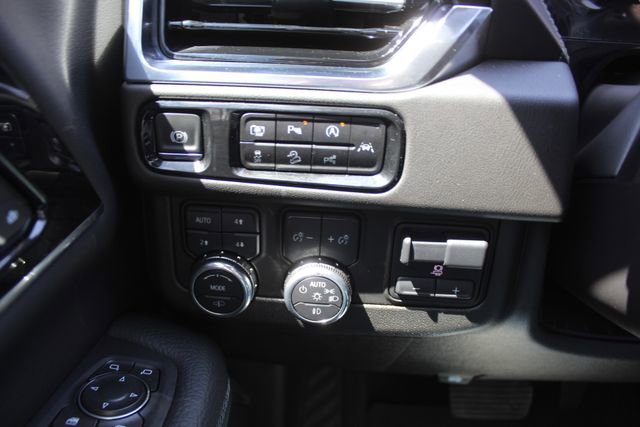 Used 2025 GMC Yukon Denali w/ Denali Reserve Package image 30