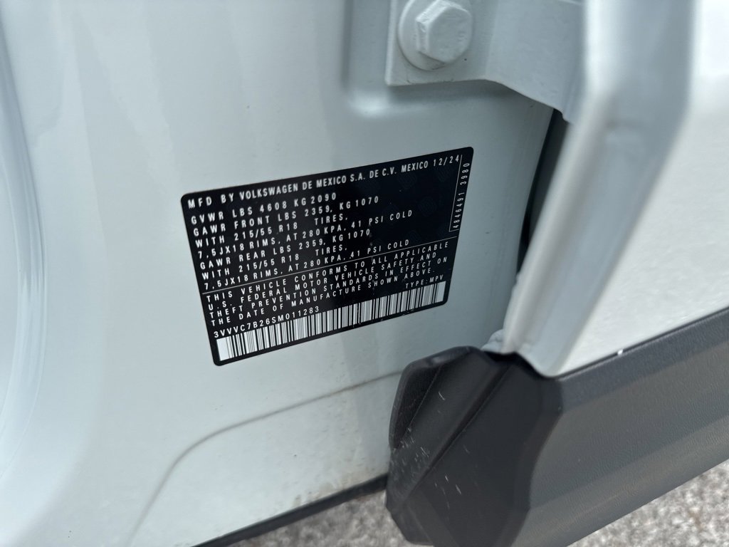 Used 2025 Volkswagen Taos SE image 39