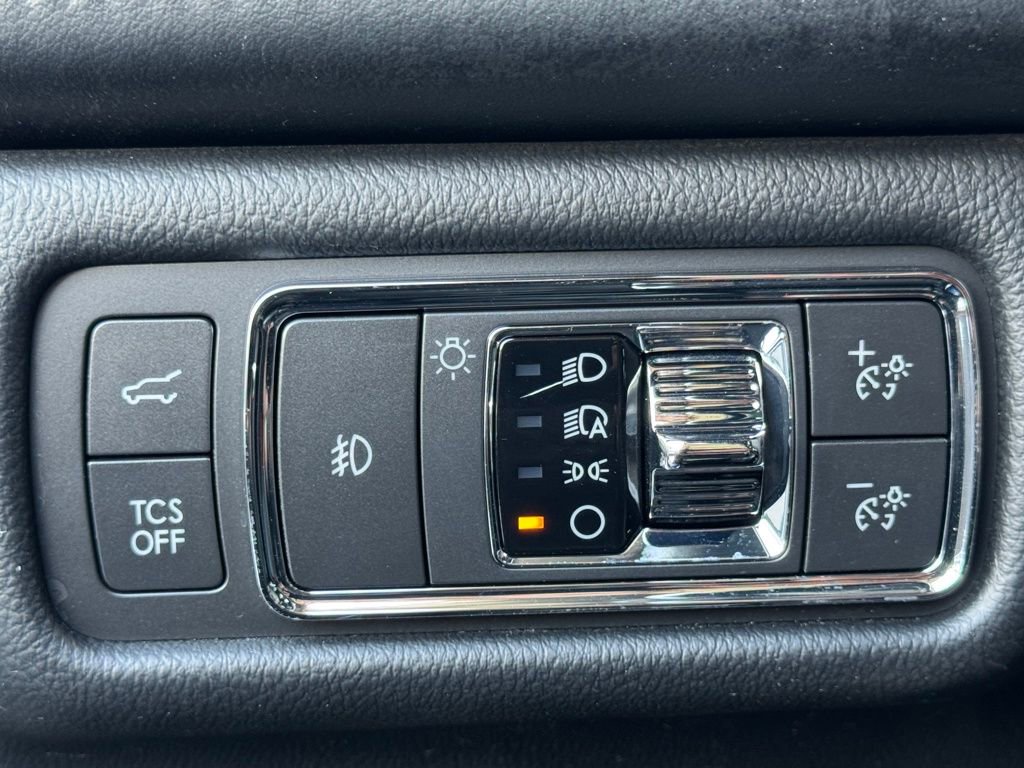 Used 2022 Lincoln Nautilus Reserve w/ Equipment Group 202A image 17