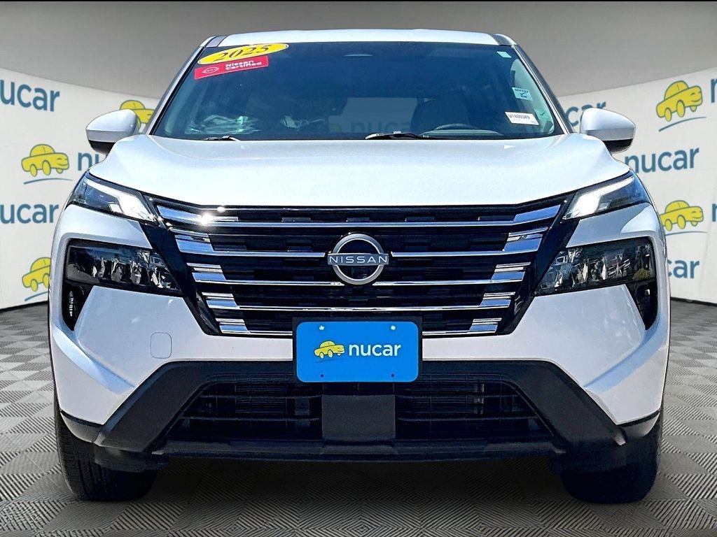 Used 2025 Nissan Rogue SV AWD/4WD image 2