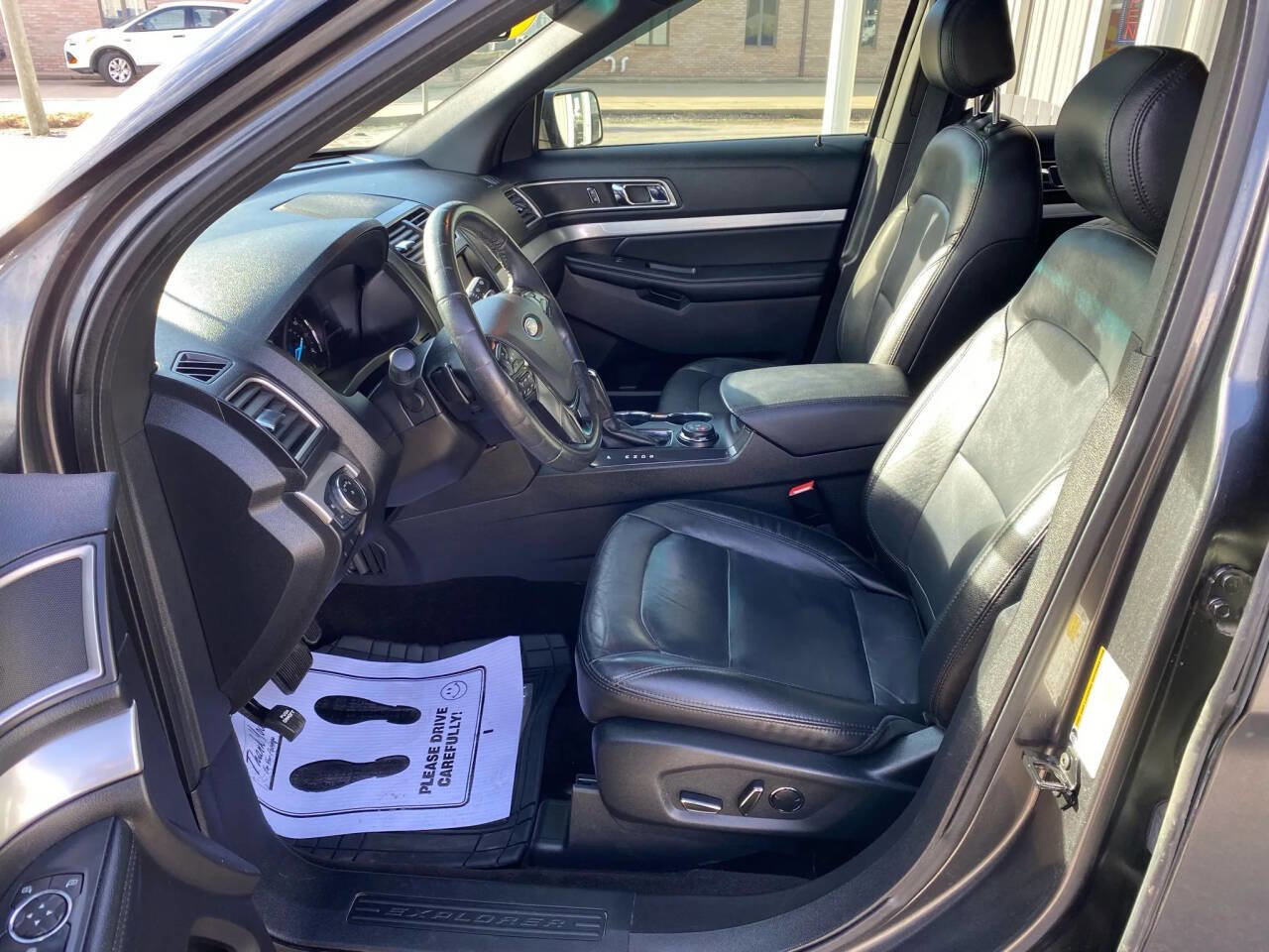 Used 2016 Ford Explorer XLT w/ Equipment Group 202A image 13