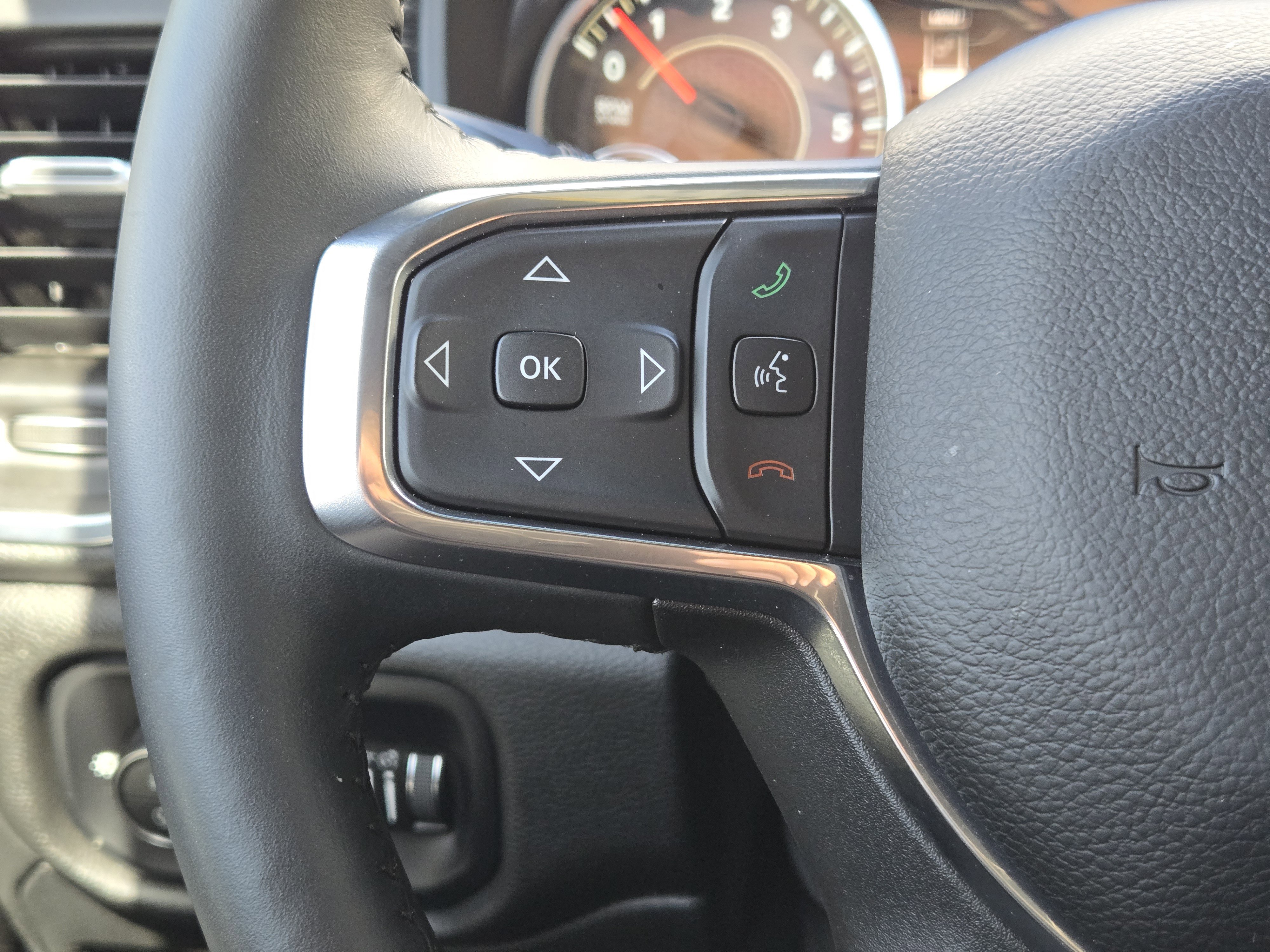 Used 2024 RAM 1500 Laramie image 31