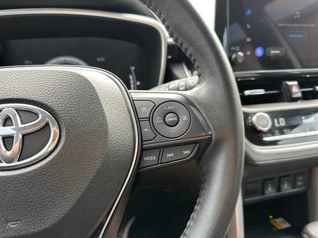 Used 2023 Toyota Corolla Cross XLE FWD image 22