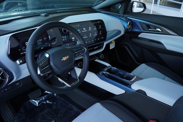 New 2025 Chevrolet Equinox EV LT image 3