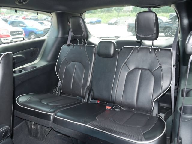 Used 2022 Chrysler Pacifica Limited w/ Uconnect Theater Family Group FWD image 22