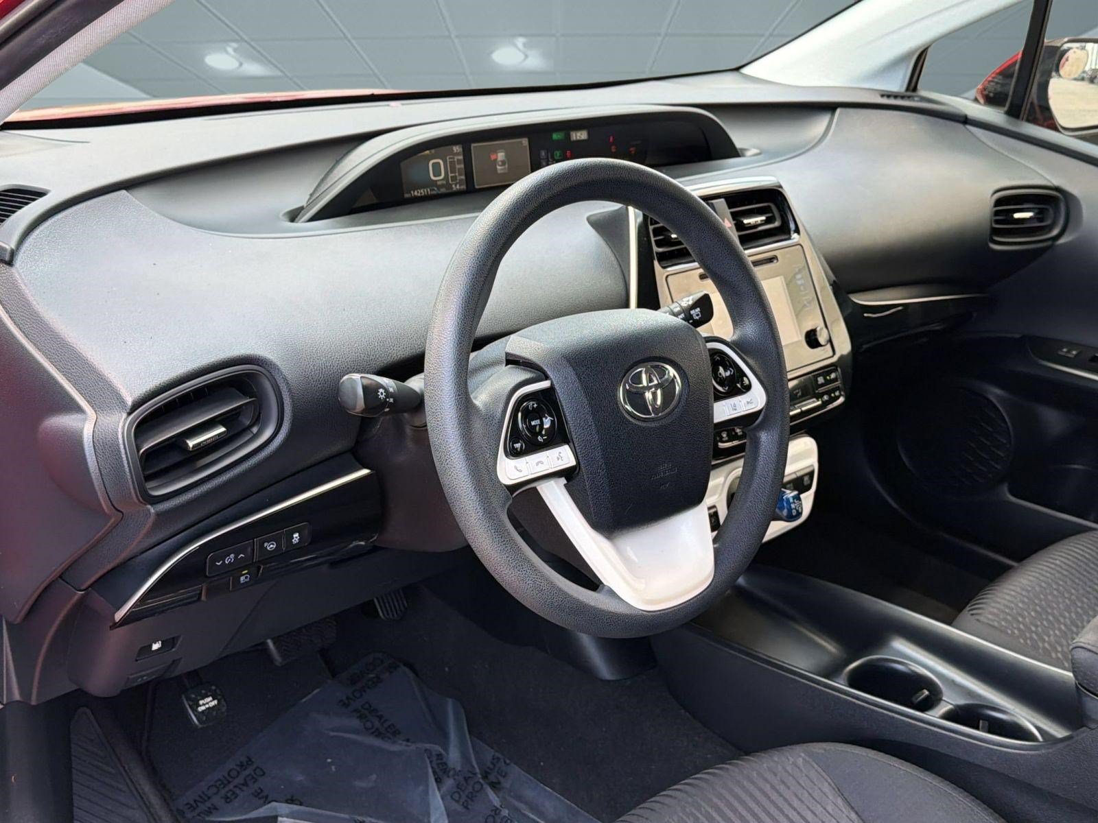 Used 2018 Toyota Prius Two w/ Prius Two Safety Plus Package FWD image 4