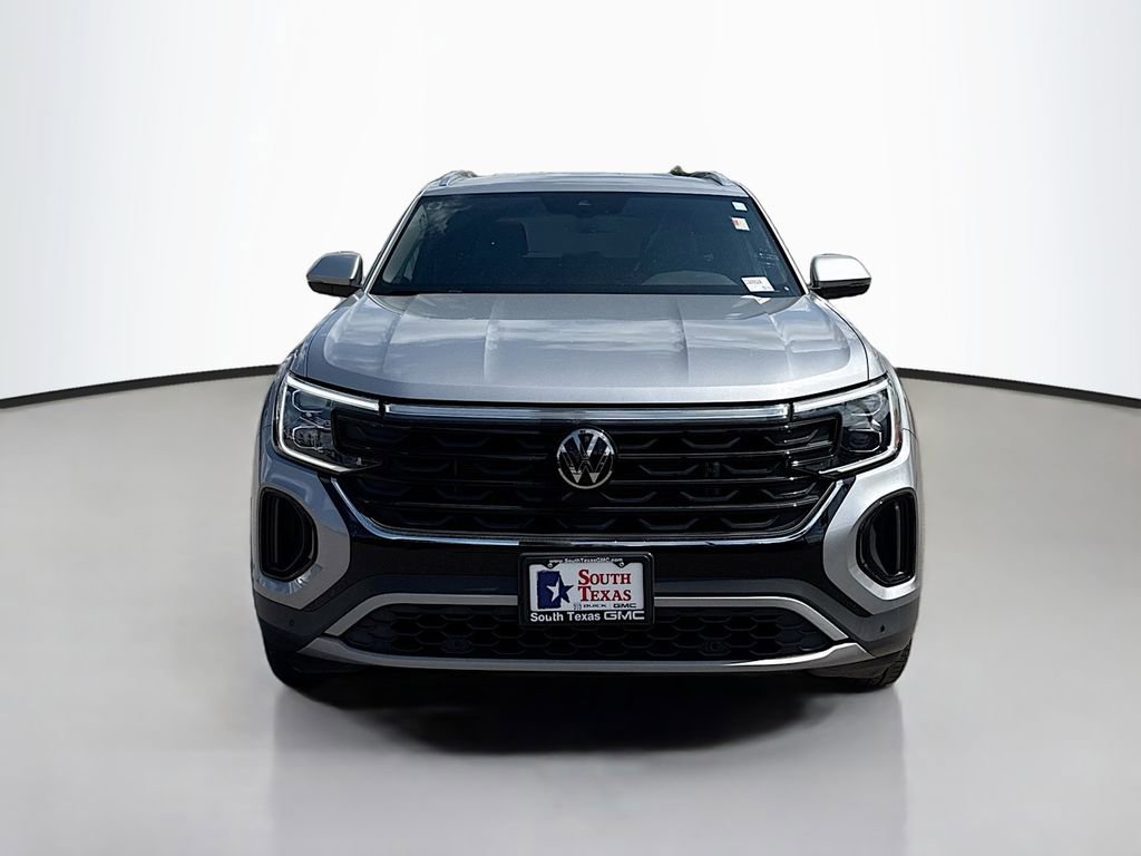 Used 2024 Volkswagen Atlas Cross Sport SE FWD image 2