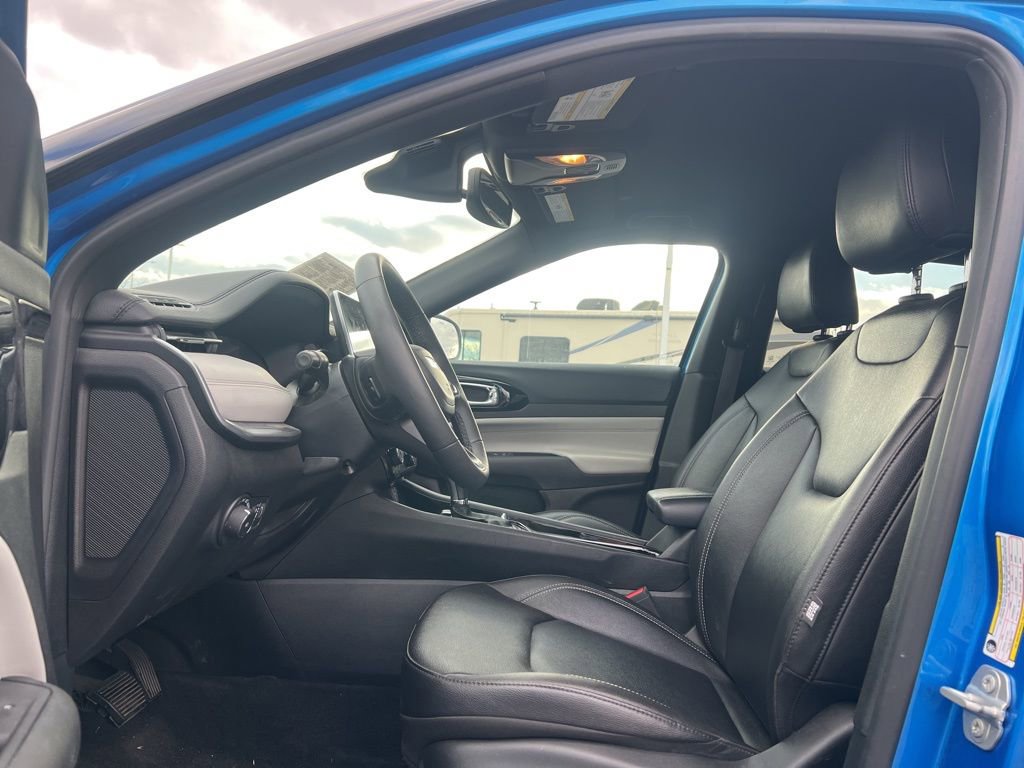 Used 2025 Jeep Compass Limited AWD/4WD image 11