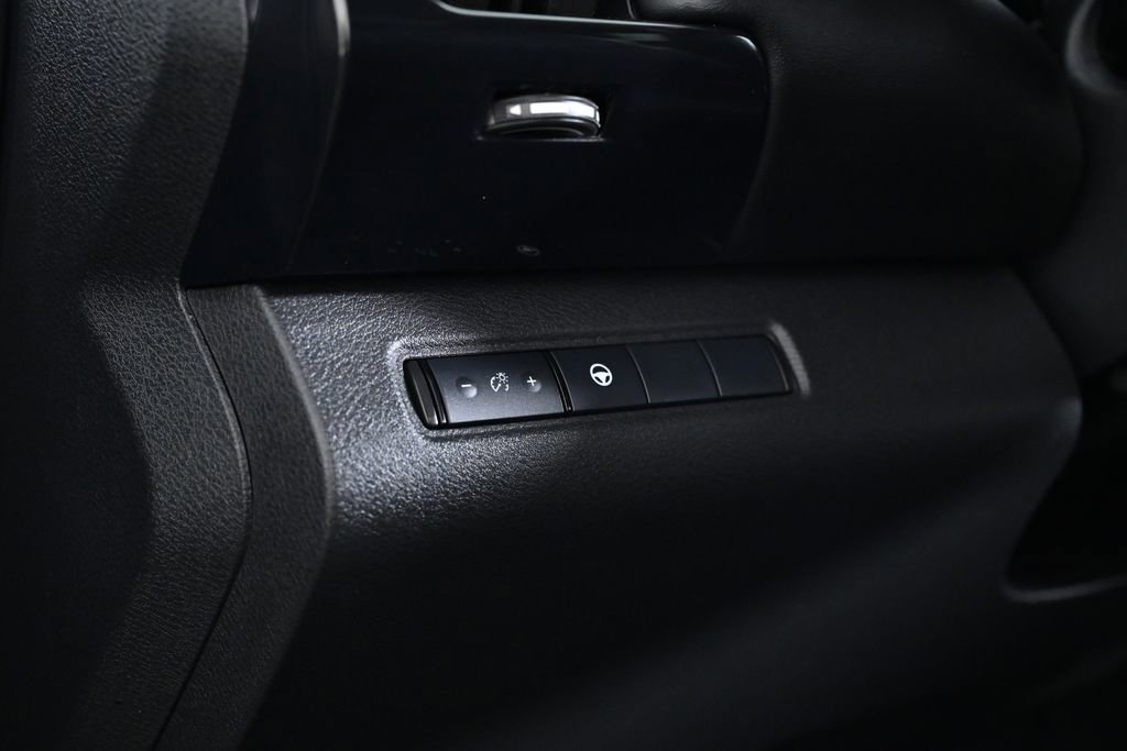 Used 2024 Nissan Pathfinder SV AWD/4WD image 21