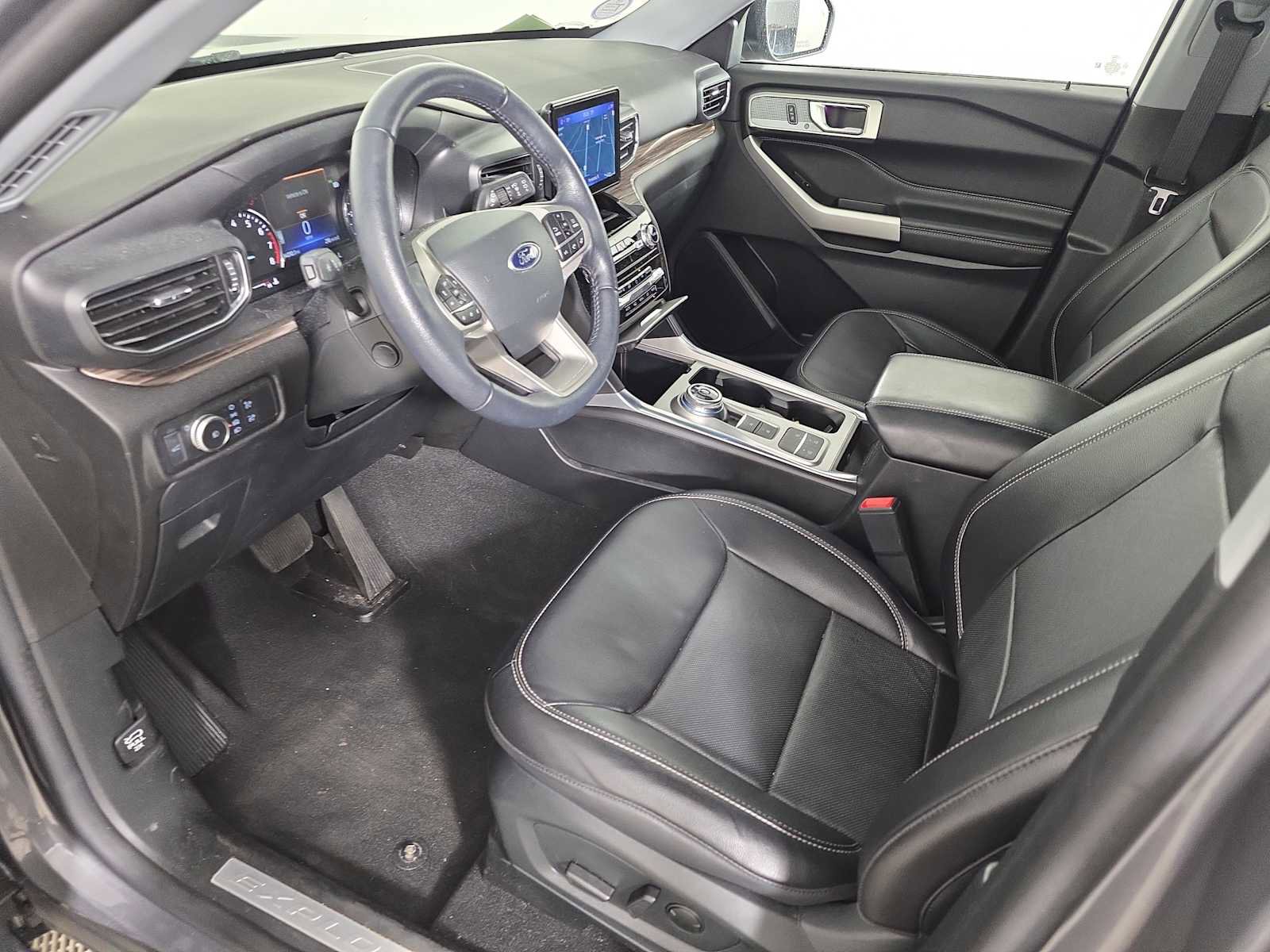Used 2022 Ford Explorer Limited w/ Equipment Group 301A image 11